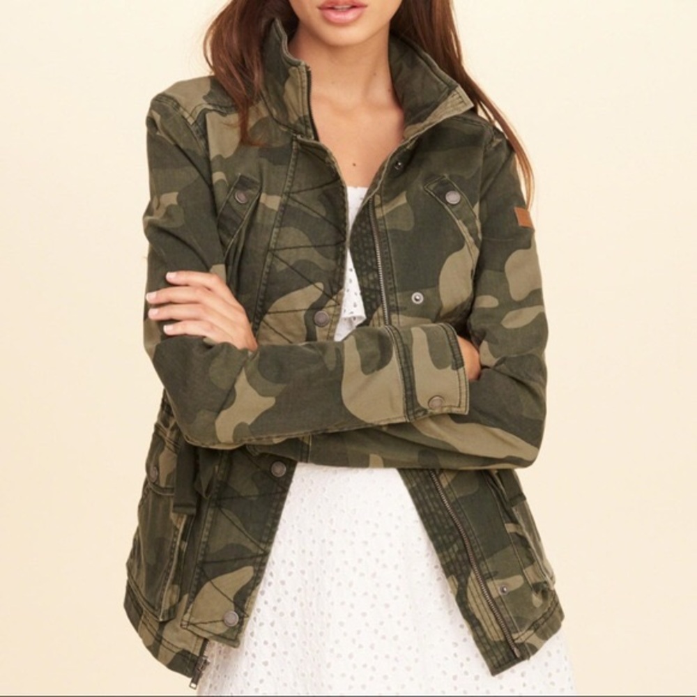 Hollister camouflage shirt jacket. Size M